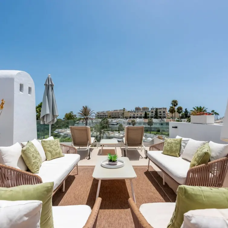 Sale of penthouse duplex in Nueva Andalucía