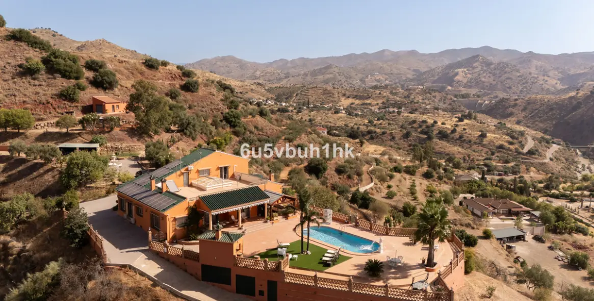 Venta de finca - cortijo en Almogia 1