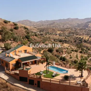Venta de finca - cortijo en Almogia