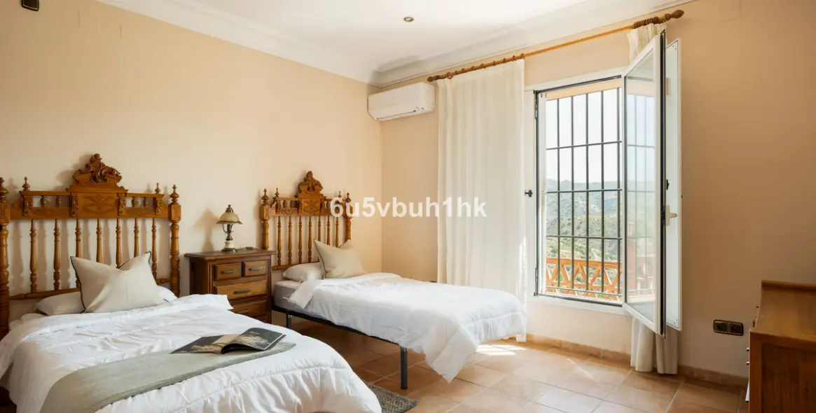 Venta de finca - cortijo en Almogia 42