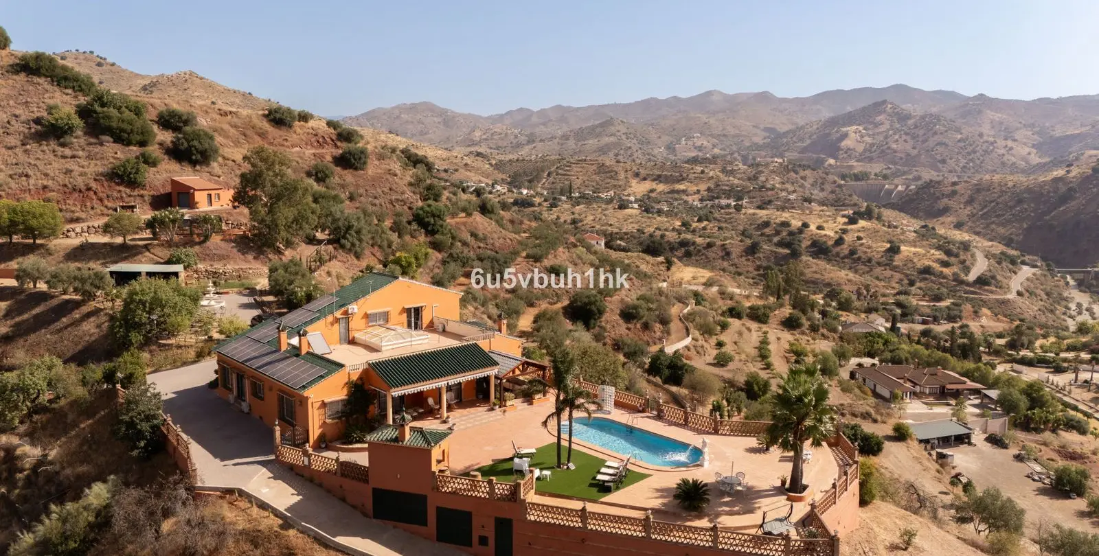 Venta de finca - cortijo en Almogía 1