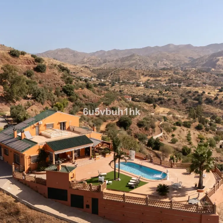 Venta de finca - cortijo en Almogía
