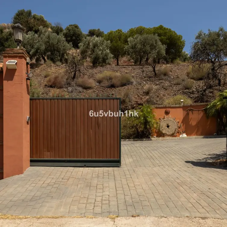 Venta de finca - cortijo en Almogía
