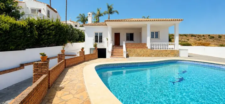 Venta de villa independiente en Estepona 1