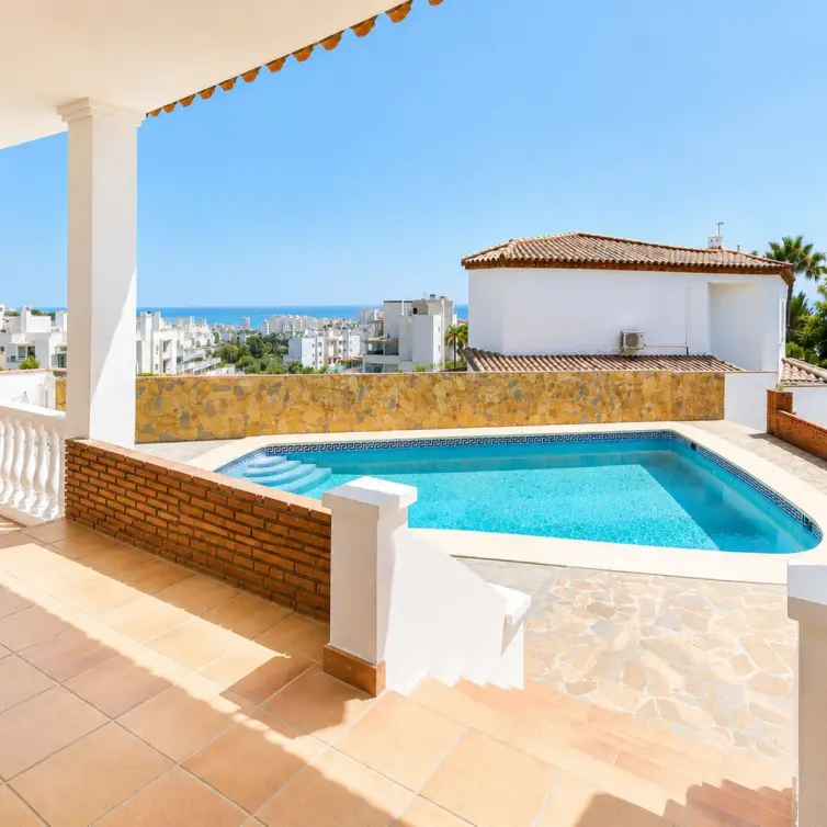 Sale of detached villa in Estepona