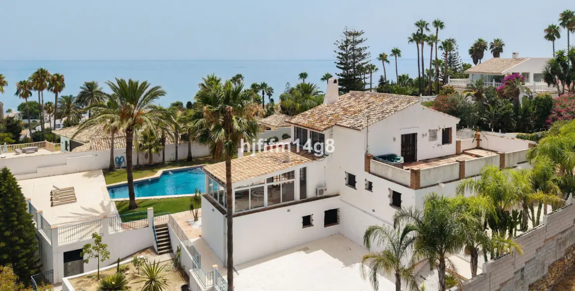 Venta de villa independiente en Estepona 1