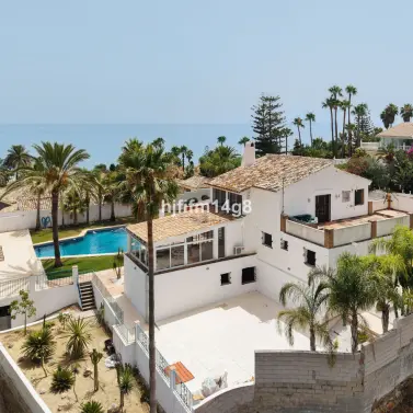 Venta de villa independiente en Estepona