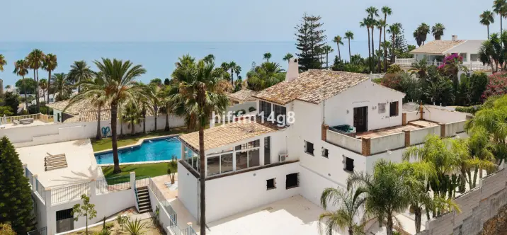 Venta de villa independiente en Estepona 0