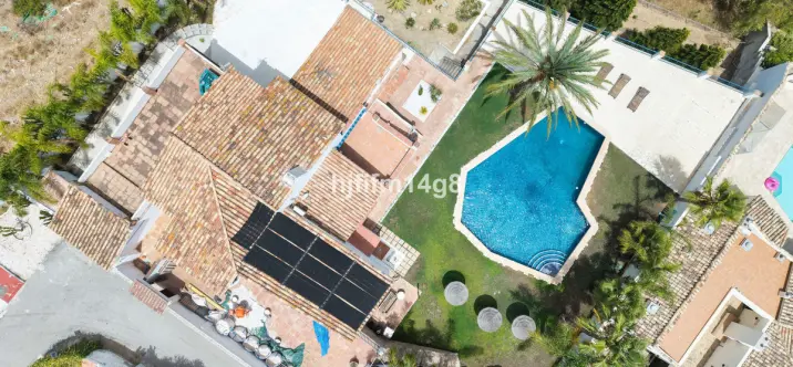 Venta de villa independiente en Estepona 1