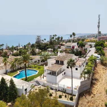 Venta de villa independiente en Estepona