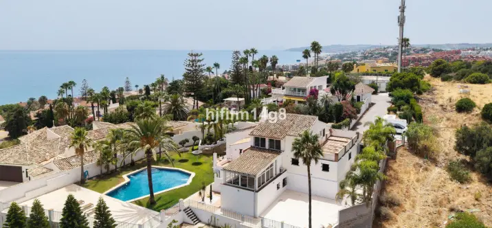 Venta de villa independiente en Estepona 2