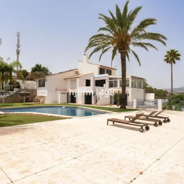 Venta de villa independiente en Estepona