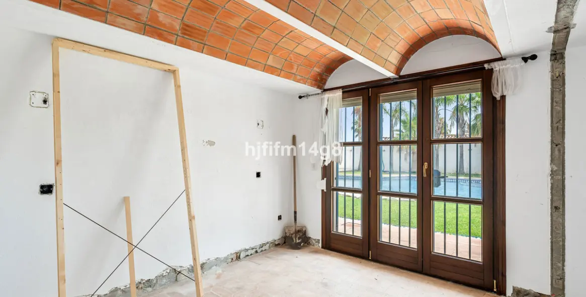 Venta de villa independiente en Estepona 15