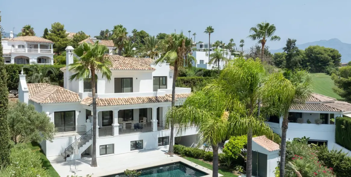 Sale of detached villa in El Paraiso 1