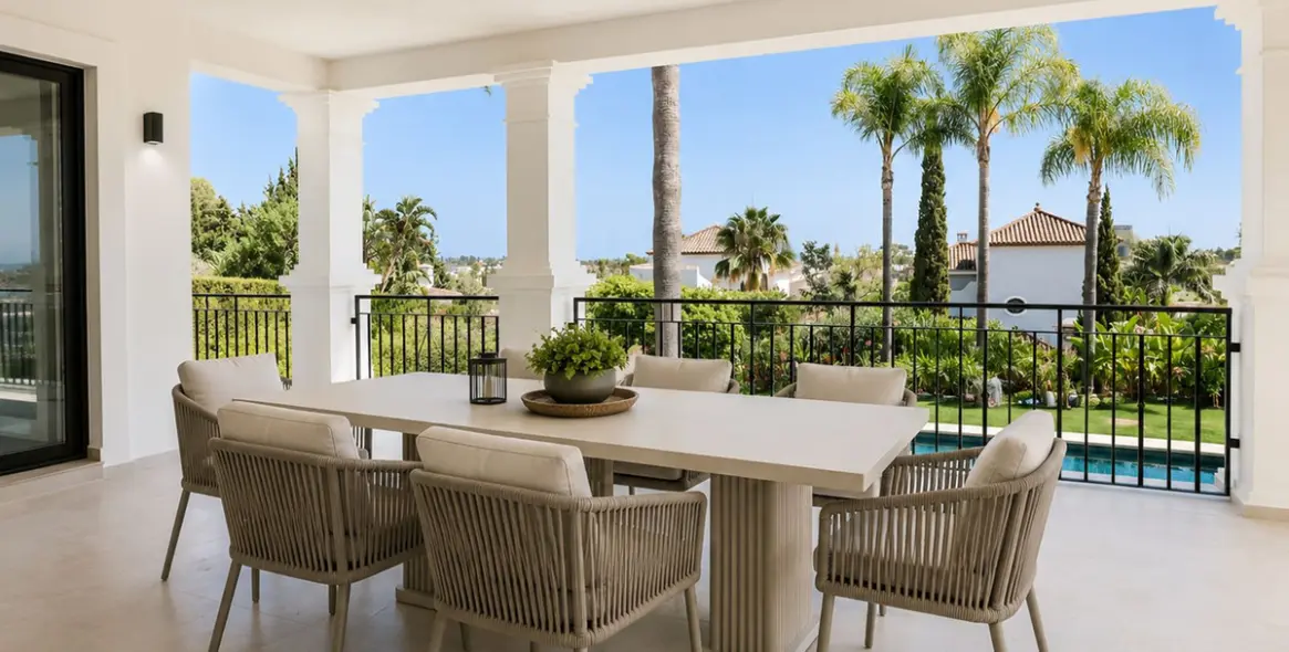 Sale of detached villa in El Paraiso 4