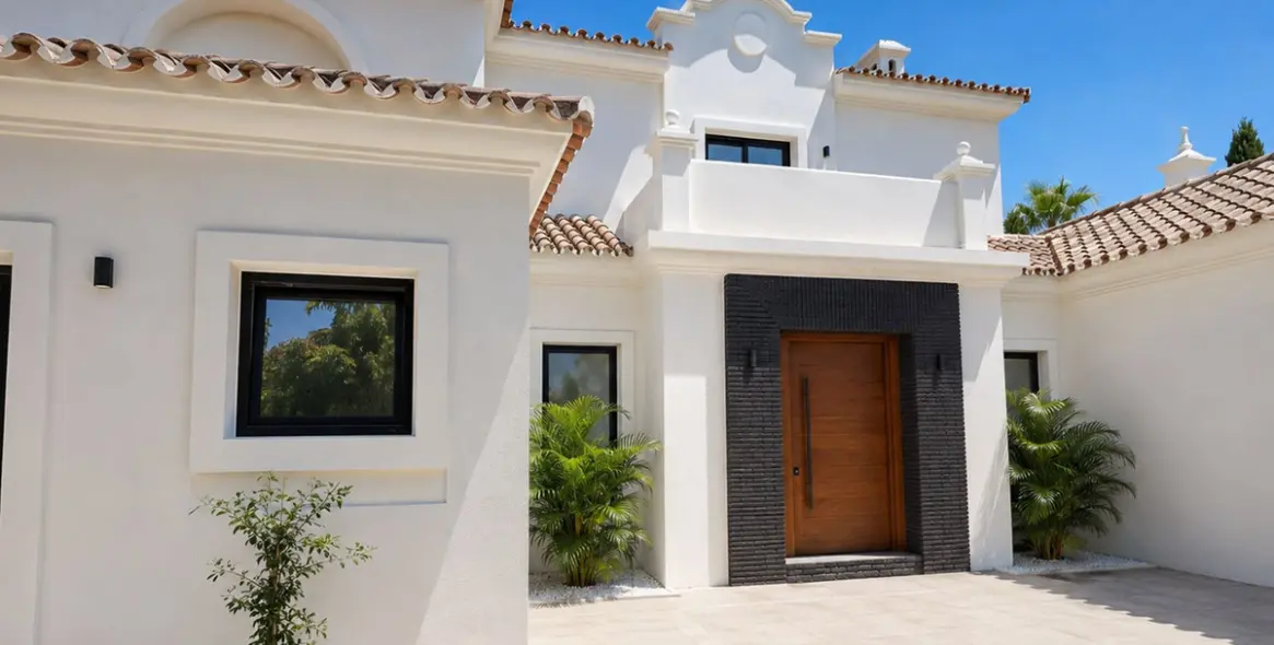 Sale of detached villa in El Paraiso 10