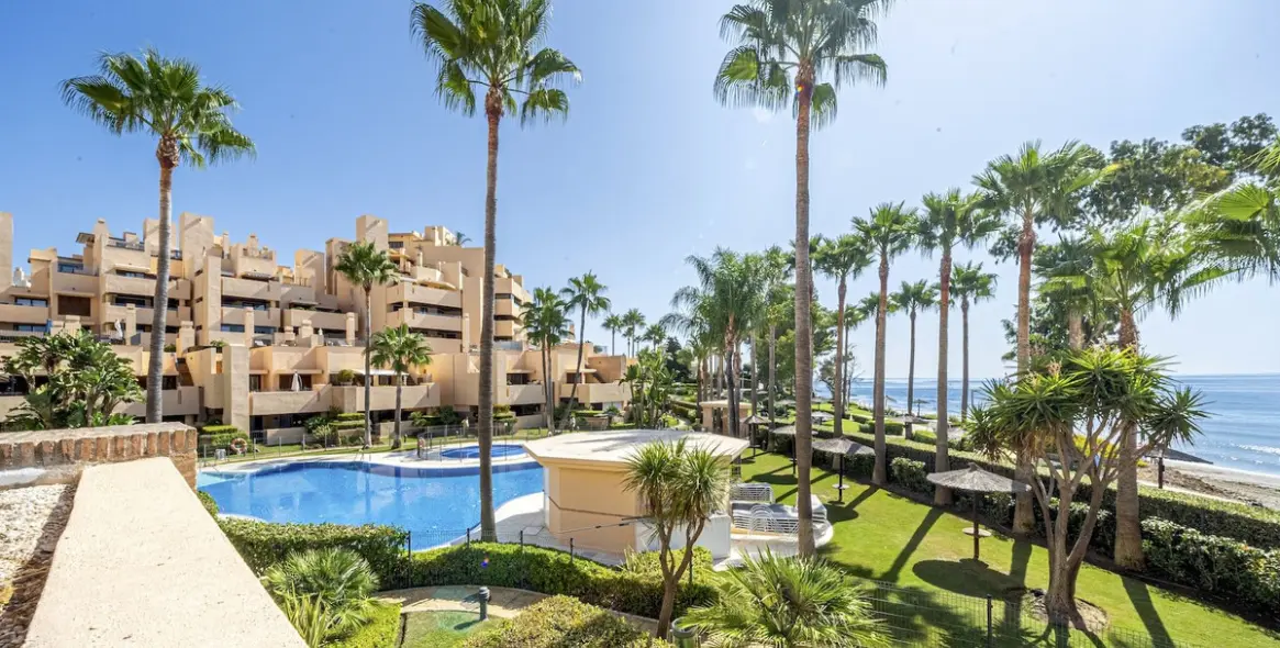 Long-term rent of penthouse in Estepona 4