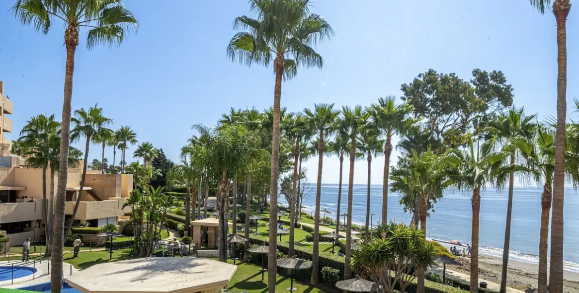 Long-term rent of penthouse in Estepona 5