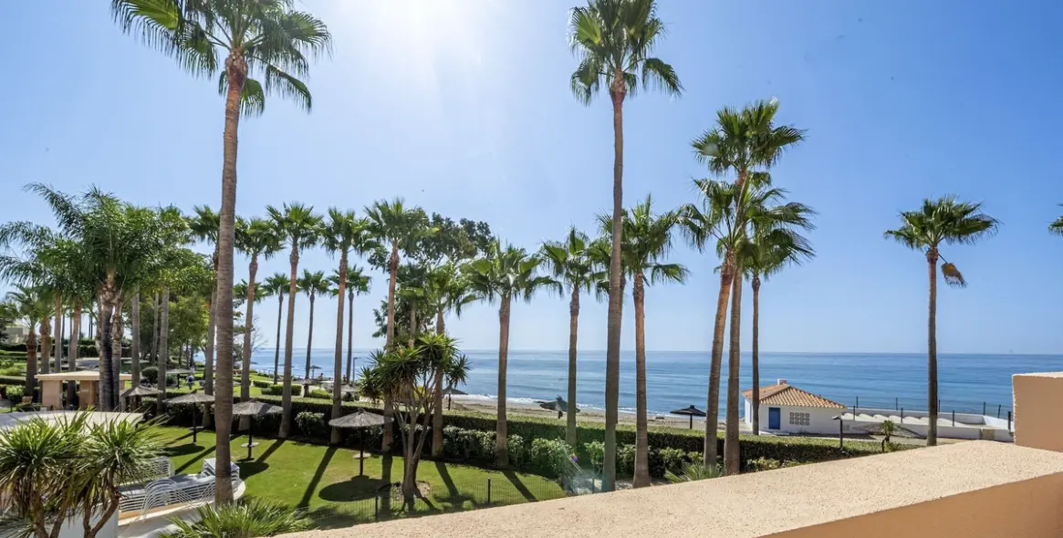 Long-term rent of penthouse in Estepona 6