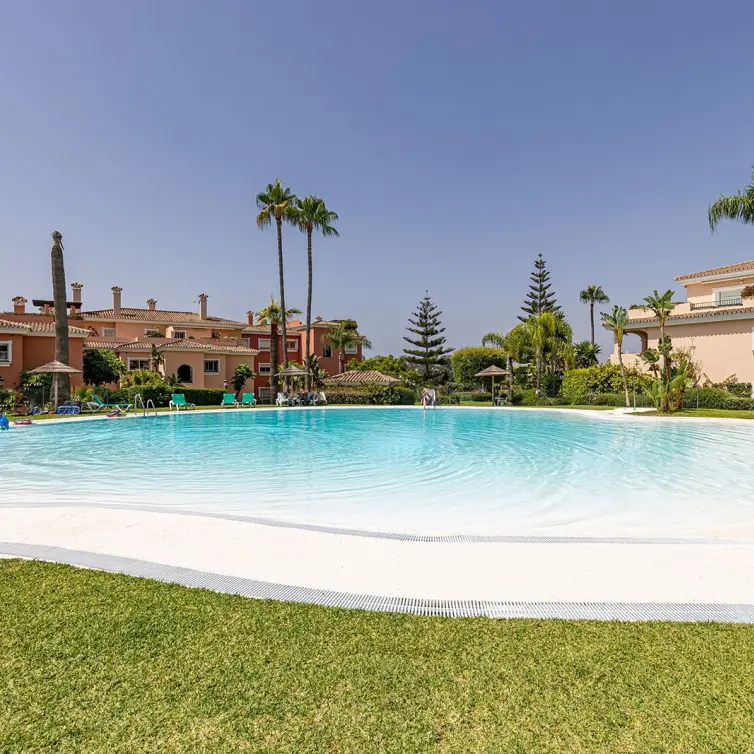 Sale of ground floor apartment in Estepona