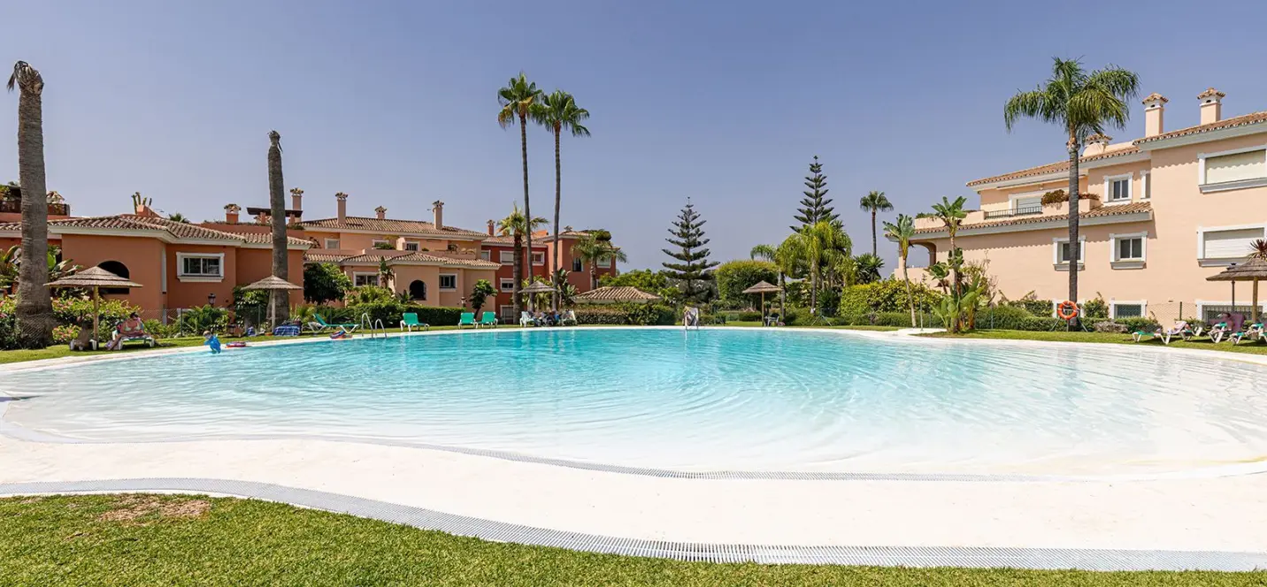 Sale of ground floor apartment in Estepona 0