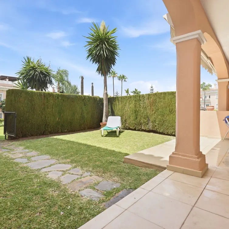 Sale of ground floor apartment in Estepona