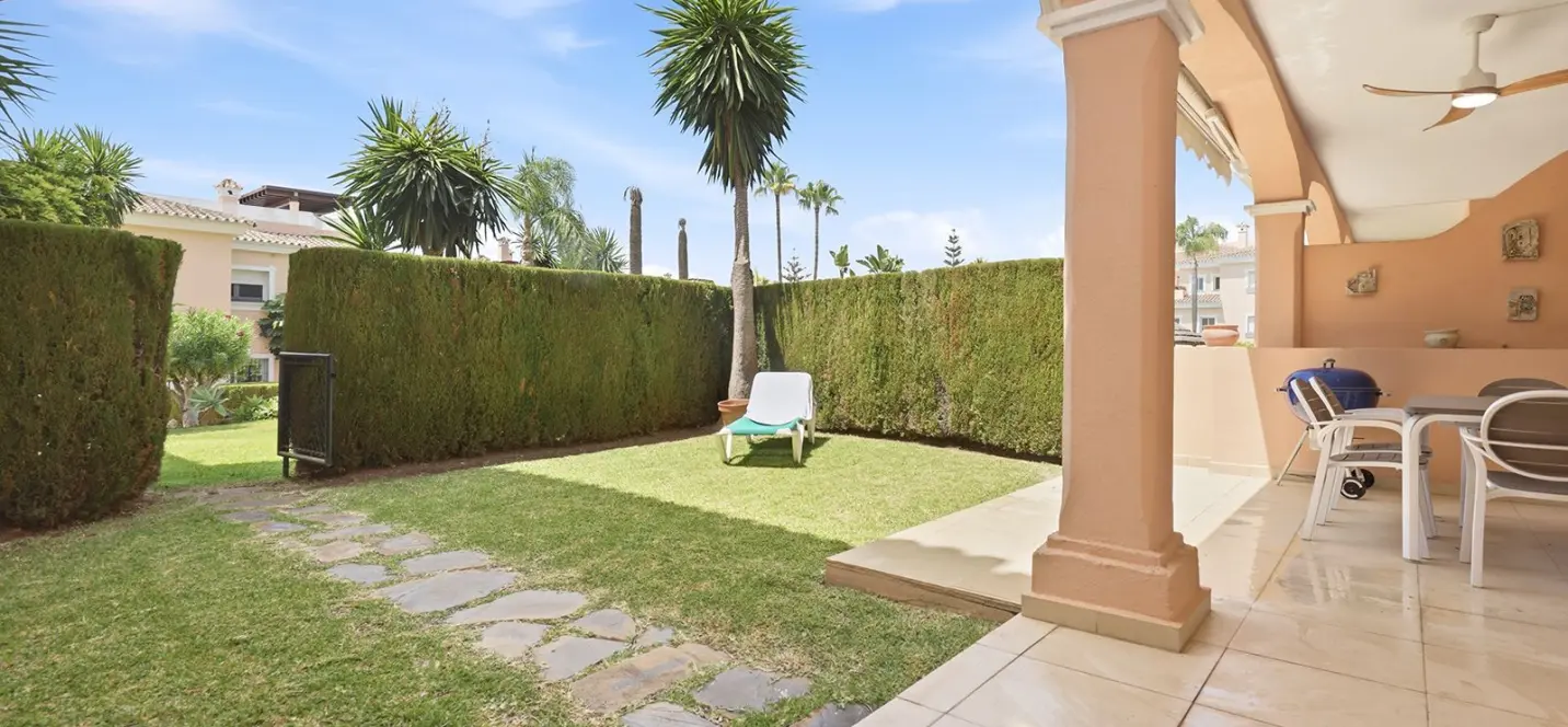 Sale of ground floor apartment in Estepona 1