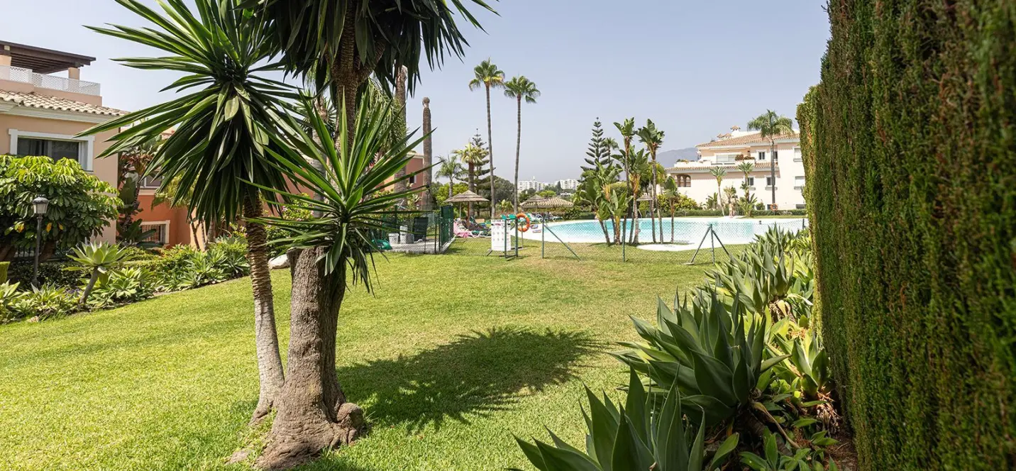 Sale of ground floor apartment in Estepona 2