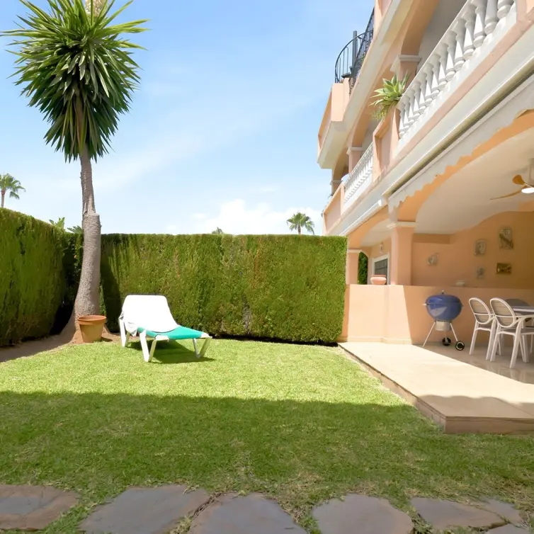 Sale of ground floor apartment in Estepona
