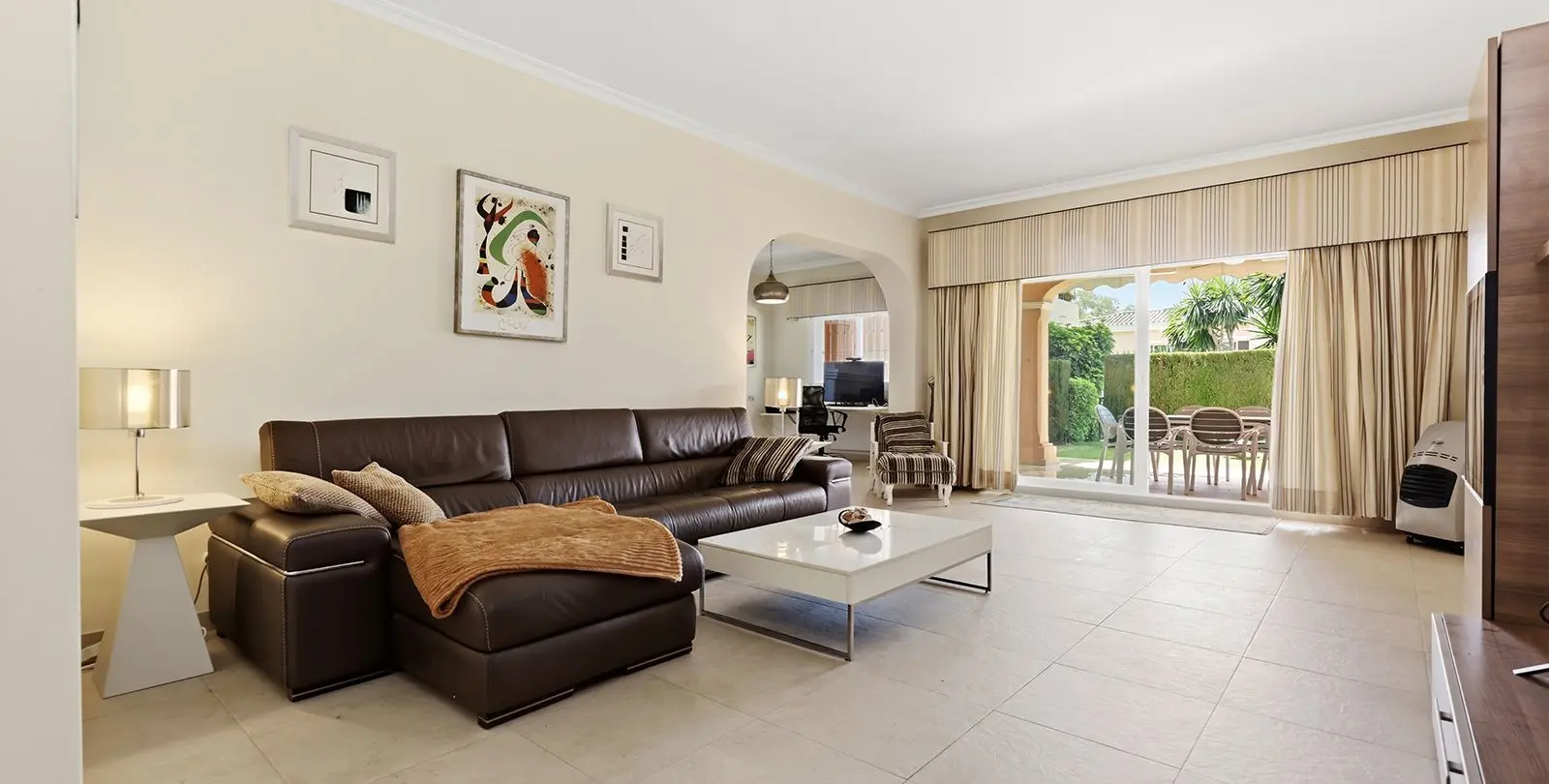 Sale of ground floor apartment in Estepona 16
