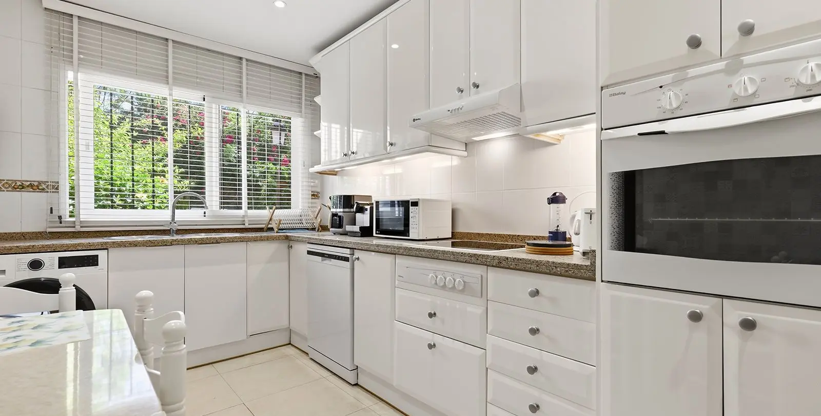 Sale of ground floor apartment in Estepona 21