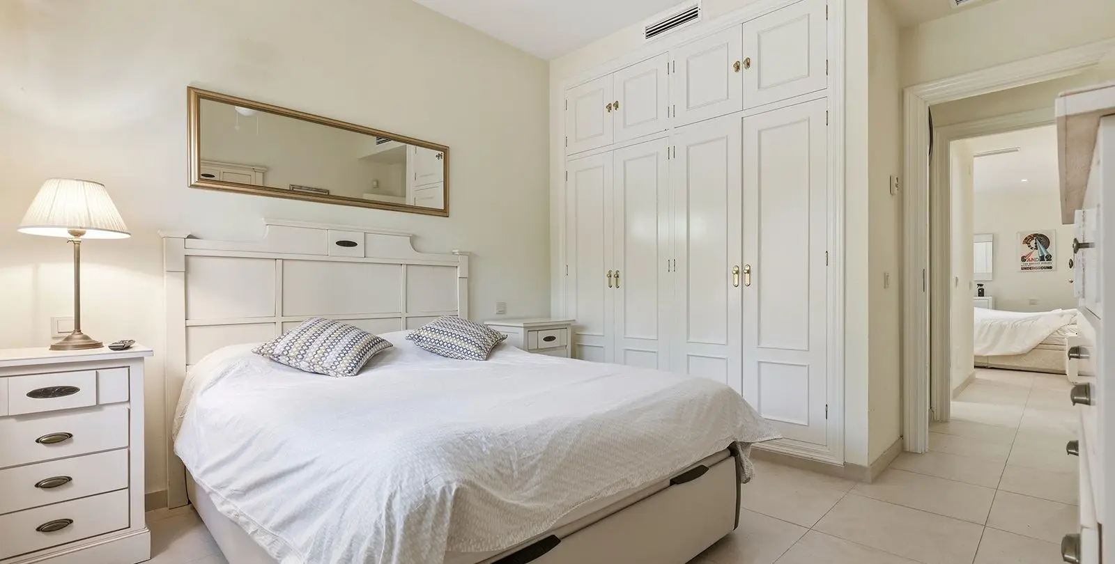 Sale of ground floor apartment in Estepona 25