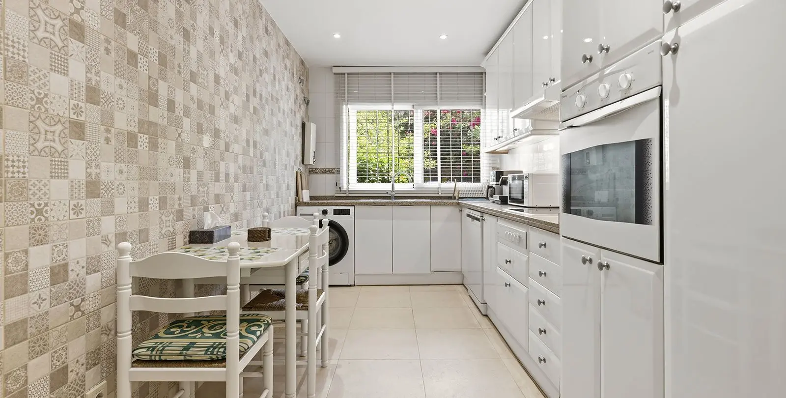 Sale of ground floor apartment in Estepona 29
