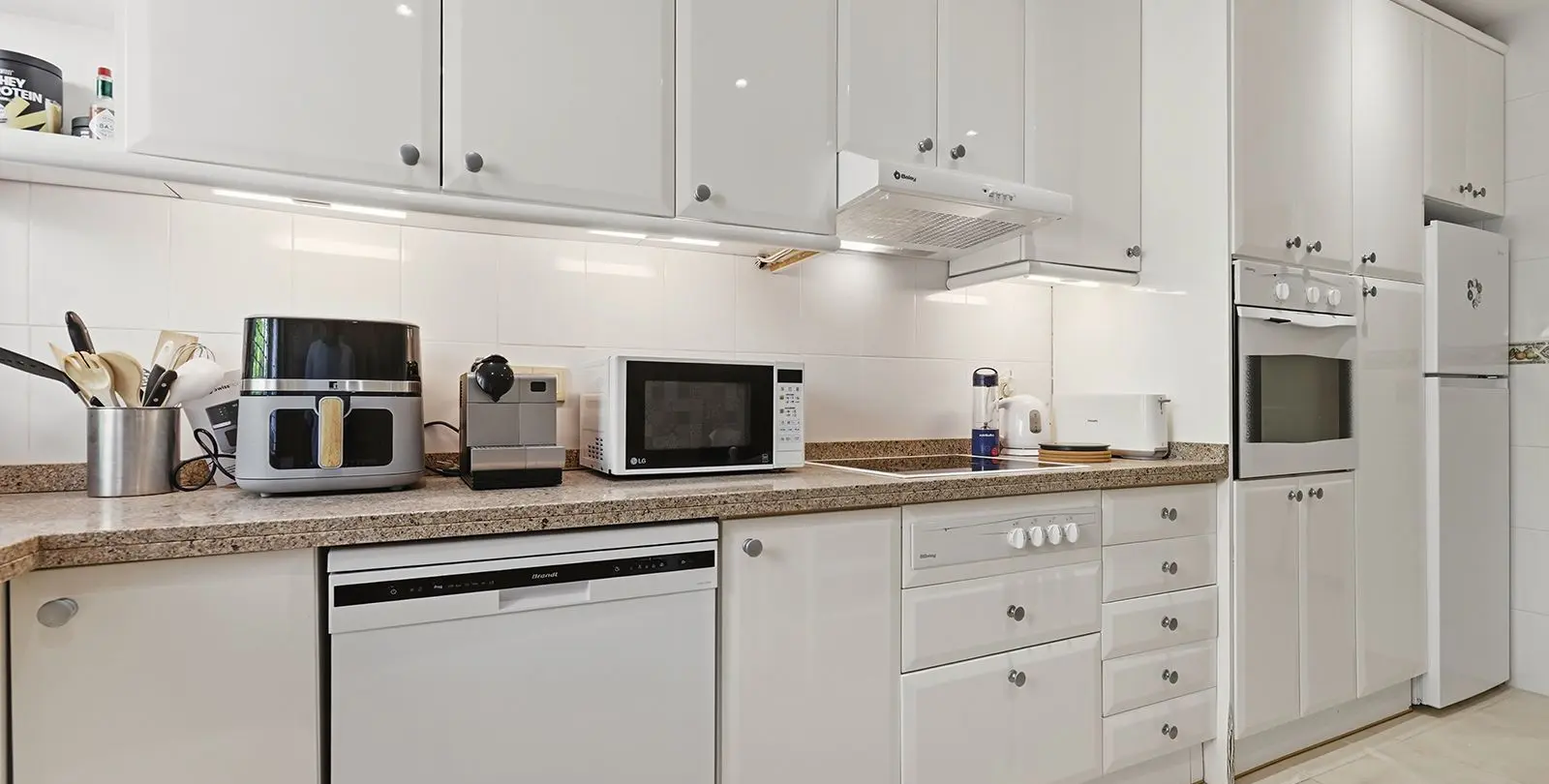 Sale of ground floor apartment in Estepona 30