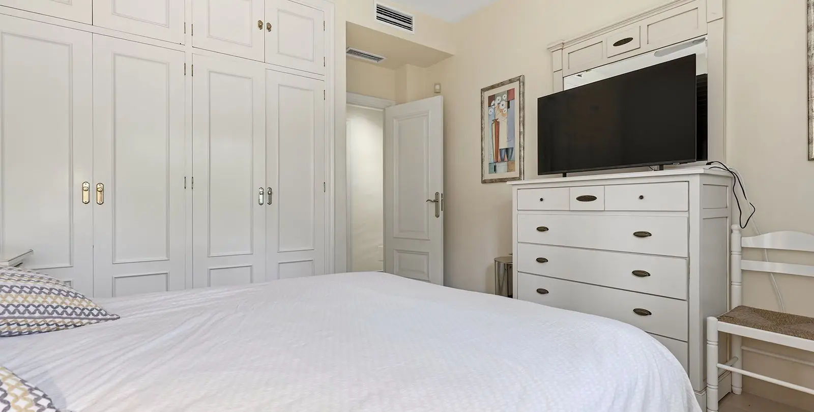 Sale of ground floor apartment in Estepona 34