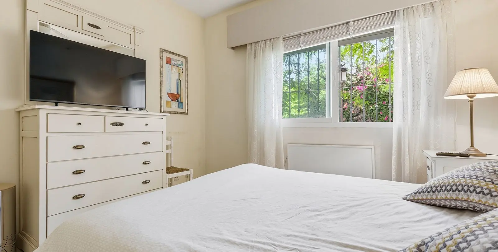 Sale of ground floor apartment in Estepona 38