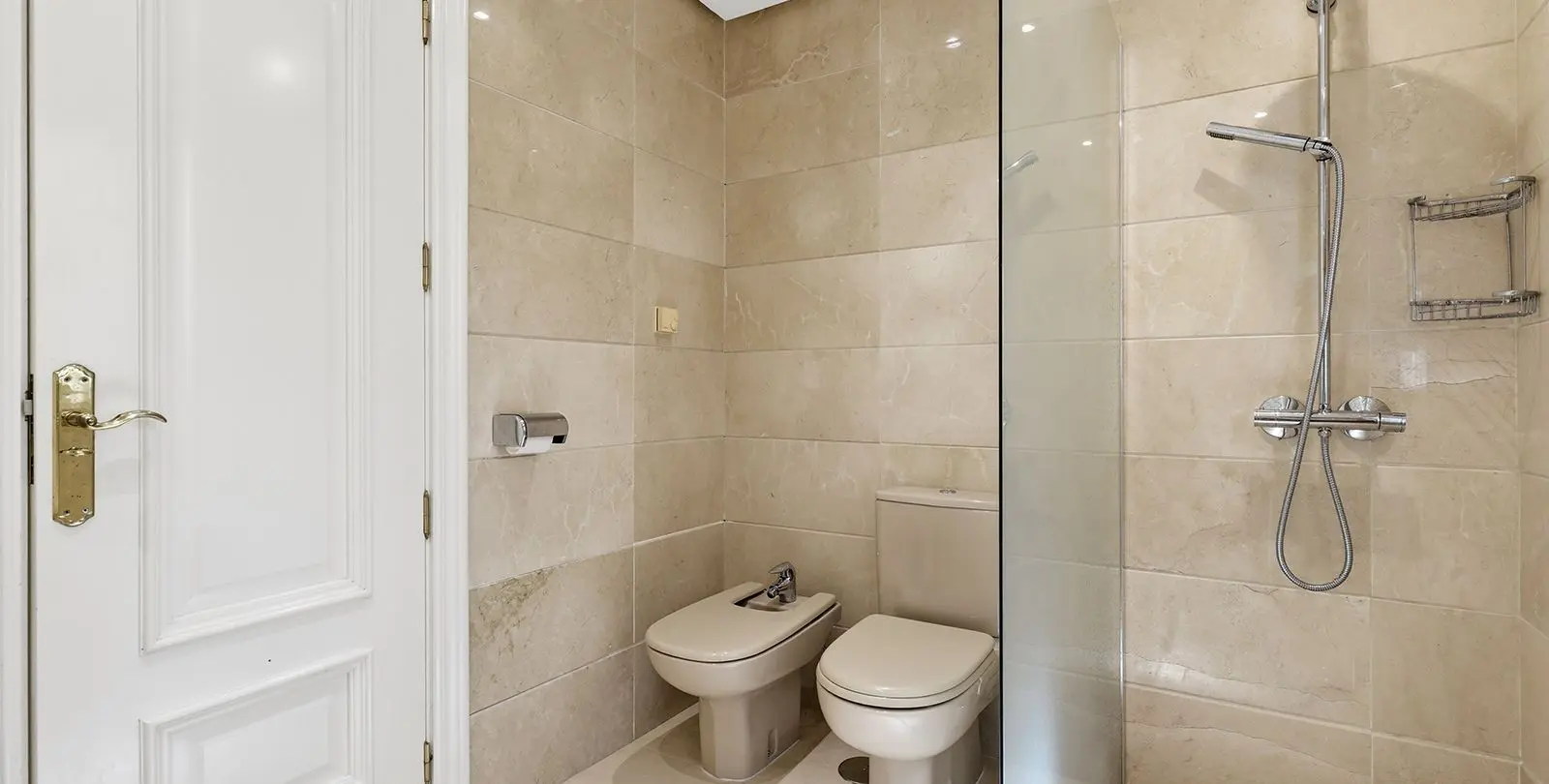 Sale of ground floor apartment in Estepona 41