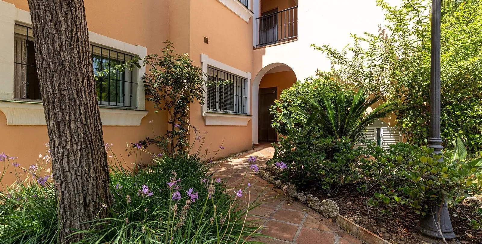 Sale of ground floor apartment in Estepona 45