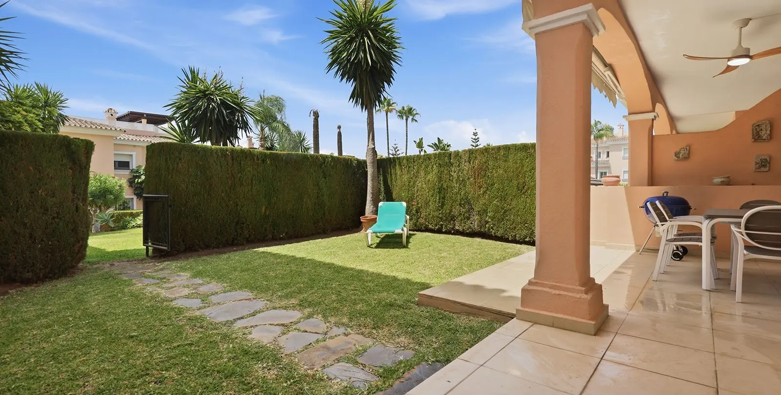 Sale of ground floor apartment in Estepona 46