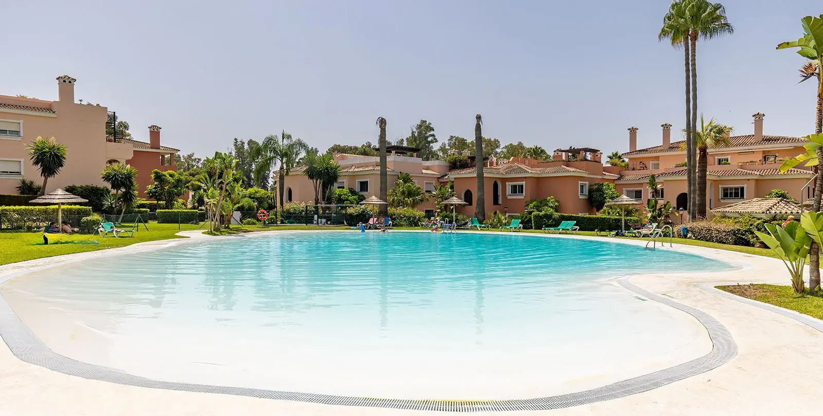 Sale of ground floor apartment in Estepona 48