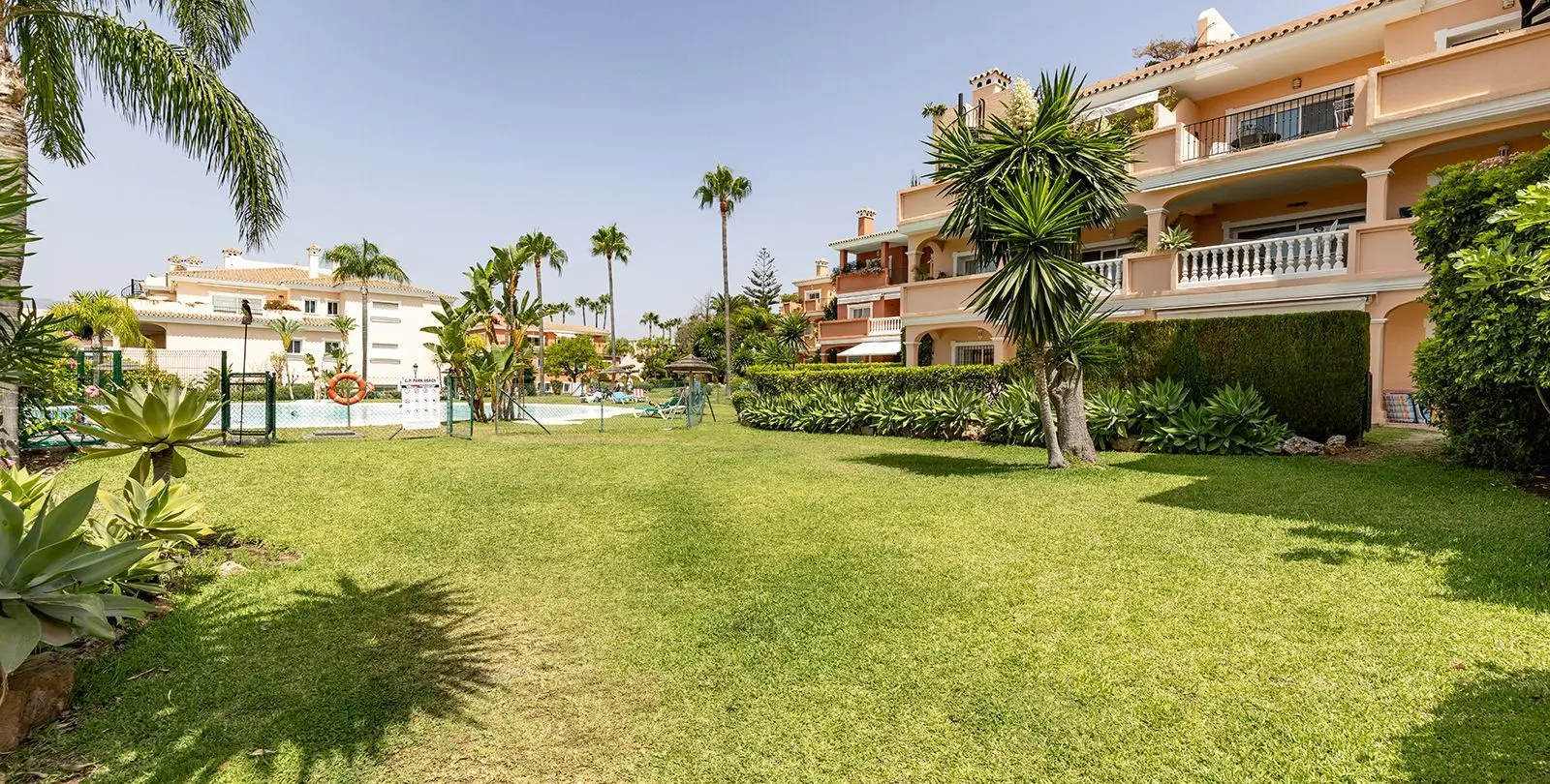 Sale of ground floor apartment in Estepona 50