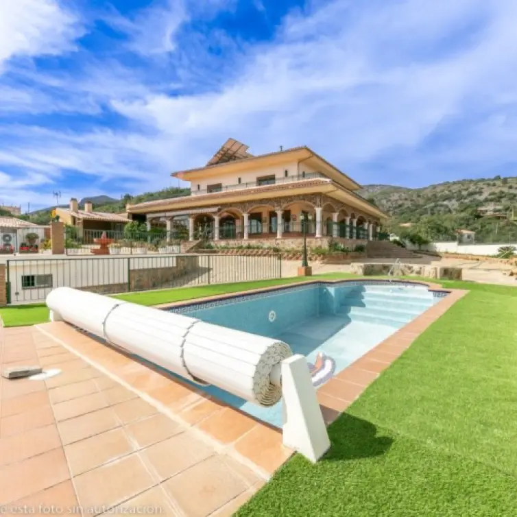 Venta de villa independiente en Churriana