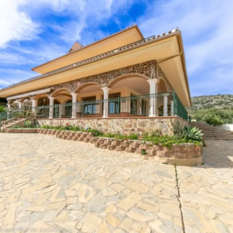 Venta de villa independiente en Churriana