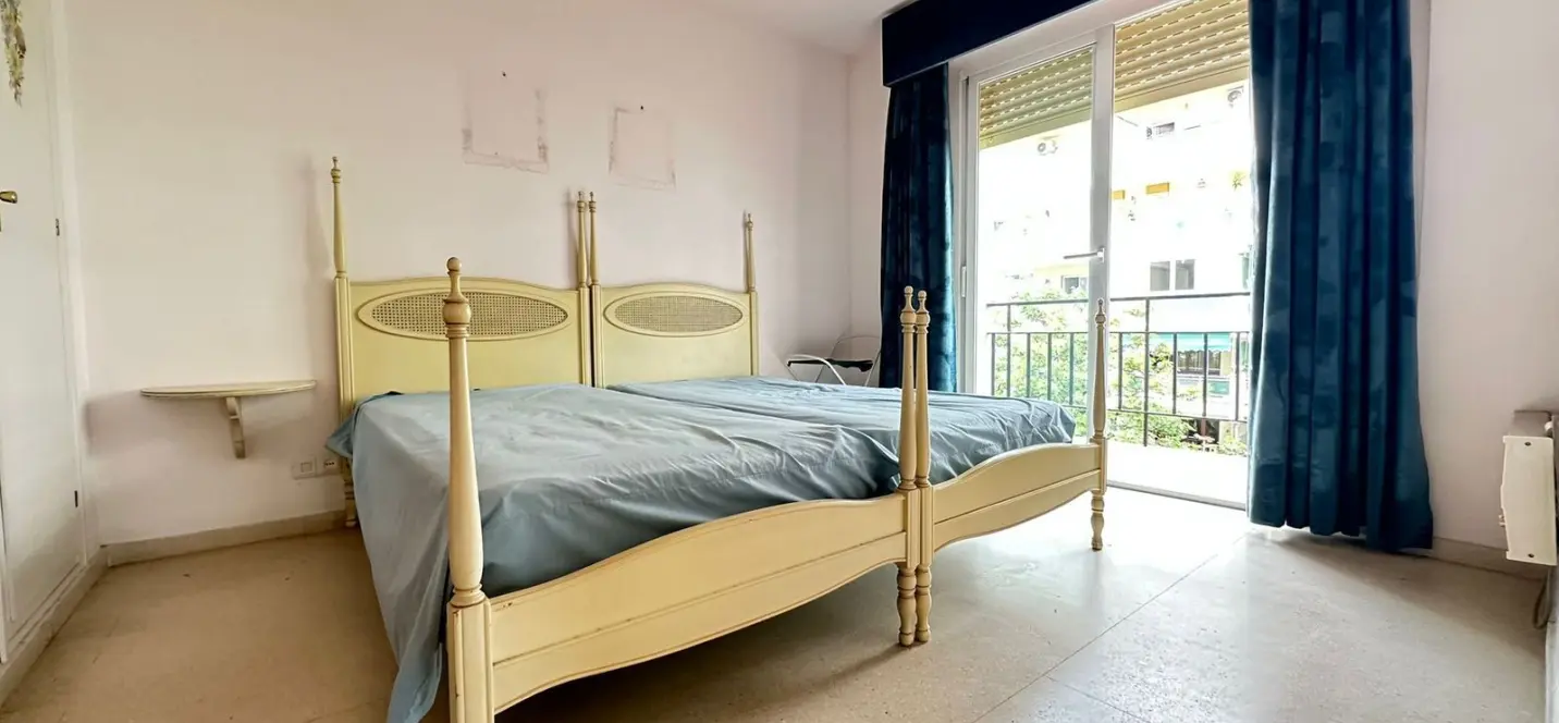 Sale of middle floor apartment in Marbella 2