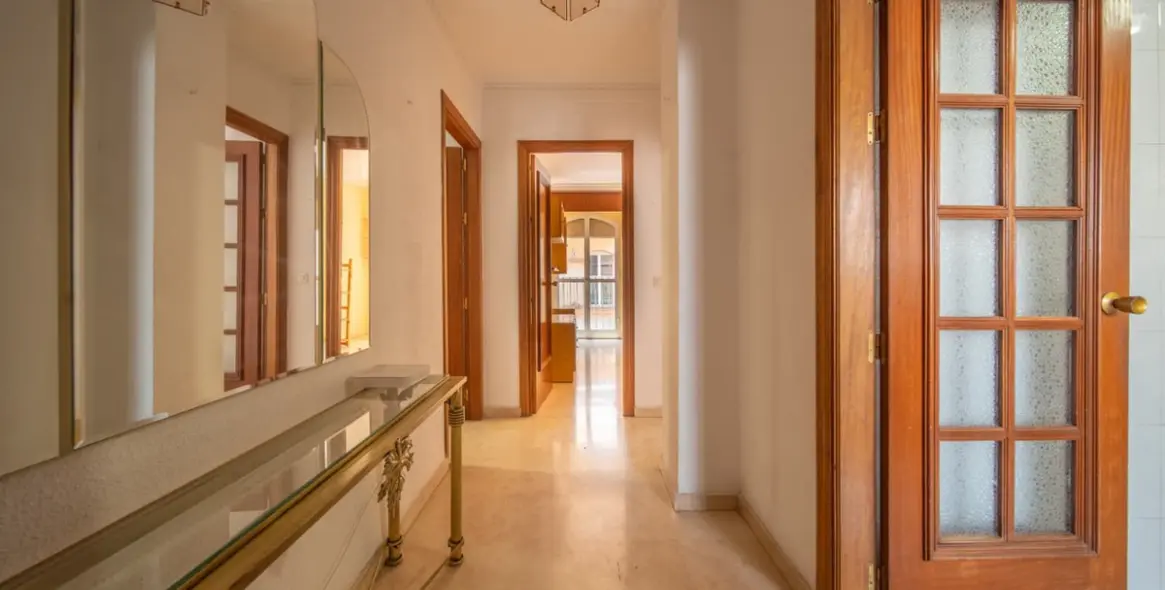 Sale of middle floor apartment in Fuengirola 1