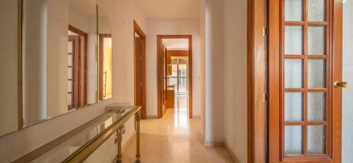 Sale of middle floor apartment in Fuengirola 0