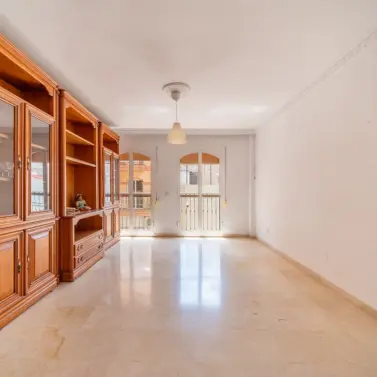 Sale of middle floor apartment in Fuengirola