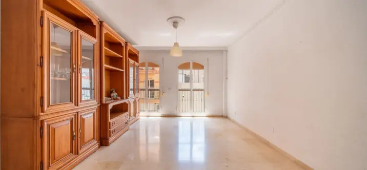 Sale of middle floor apartment in Fuengirola 1