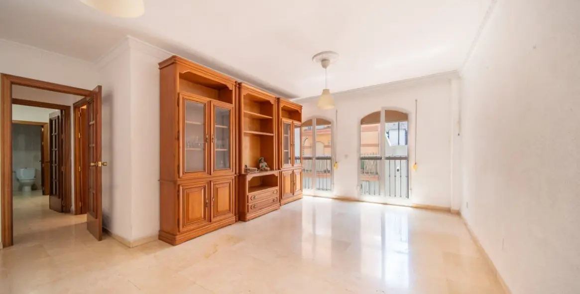 Sale of middle floor apartment in Fuengirola 3