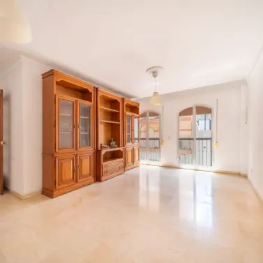Sale of middle floor apartment in Fuengirola